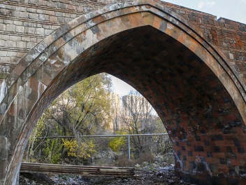 Բացվում է Երևանի ամենահին կամուրջը