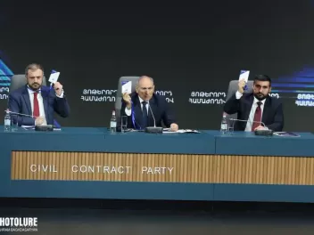 Իշխանությունն անհանգիստ է, տենդագին փնտրտուքն...