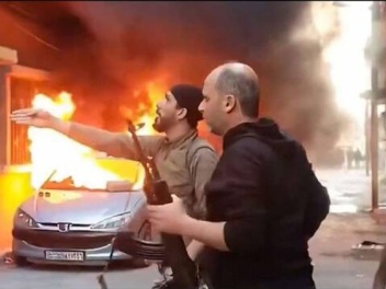 Սիրայում զինյալները մեքենաներ, խանութներ և տե...