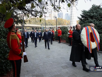 Արարատ Միրզոյանը Թբիլիսիում ծաղկեպսակ է դրել...