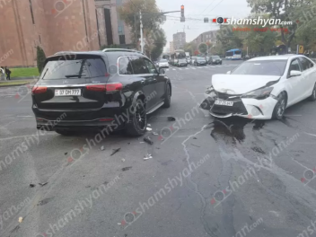 Բախվել են «Mercedes GLS 450»-ն ու «Toyota Cam...