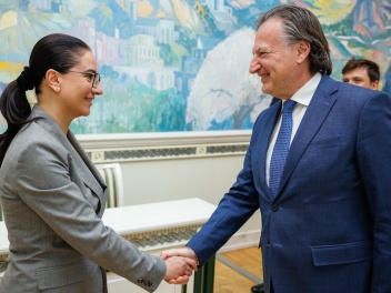 Աննա Վարդապետյանը և Իտալիայի դեսպանը քննարկել...