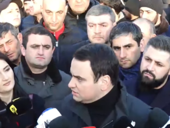 Վստահ եմ՝ եպիսկոպոսները ճնշման տակ են. Նարեկ...