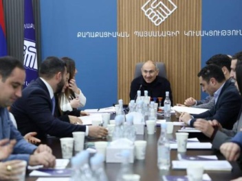 Երկրի խնդիրները լուծելու փոխարեն նախընտրական քասթինգներ է անում․ «Հրապարակ»