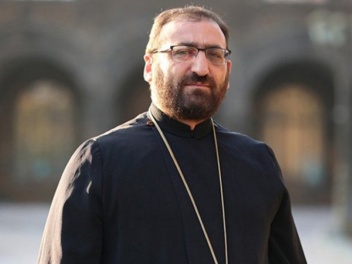 Ուզել են Արշակ Սրբազանի գրպանը բան գցեն, հիշե...