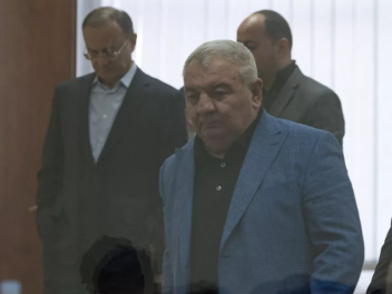 Այսքան տարի դուք եք խաղում իմ նյարդերի հետ, ի...