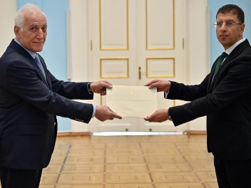 Բուլղարիայի դեսպանն իր հավատարմագրերն է հանձն...