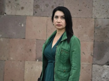 Երևանի զինանշանի գույների փոփոխությունն Ալիևի...