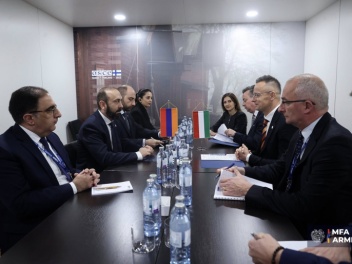 Հայաստանի և Հունգարիայի ԱԳ նախարարները քննարկ...