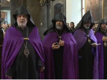 Իսկ միգուցե «տասնյակը» վաղը Էջմիածնի փոխարեն,...