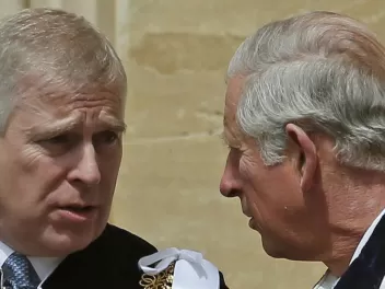 Король Великобритании лишил своего брата еще...