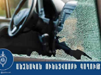 Համայնքային ոստիկանները Նար-Դոսի փողոցի շենքե...