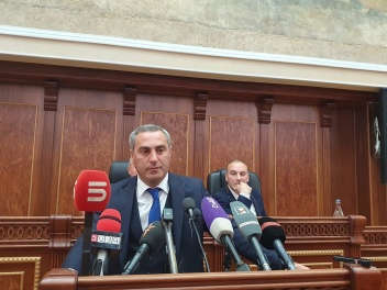 «Սյուրպրիզ» է լինելու, շատ գեղեցիկ տոնածառ է...