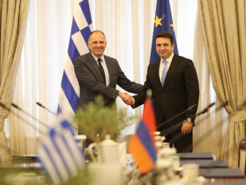 Ալեն Սիմոնյանը Հունաստանի ԱԳ նախարարի ուշադրո...