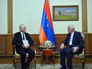 Խաչատուրյանը Ռումինիայի դեսպանի հետ քննարկել...