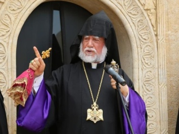 Արամ Առաջինը կոշտ քննադատության է ենթարկել ՀՀ իշխանությունների հարձակումը եկեղեցու վրա