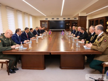 Պապիկյանը ՄԹ պաշտպանության գծով պետական նախար...