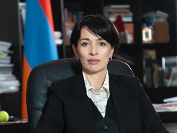 ՀՀ ԿԳՄՍ նախարարը շնորհավորել է Նկարիչների միջ...