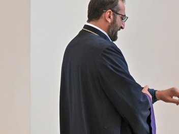 Արշակ Սրբազանին կալանավորելու միջնորդություն...