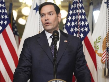 Госсекретарь США и глава МИД Сирии осудили те...