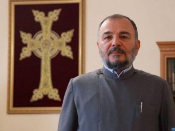 Նա պետք է հեռանա․ «Հրապարակ»