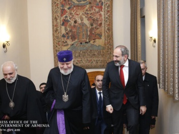 Փաշինյանը Կճոյանին է պատրաստում իբրև Կաթողիկո...