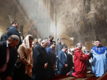 Պետական ապարատը ընդվզում է․ «Հրապարակ»