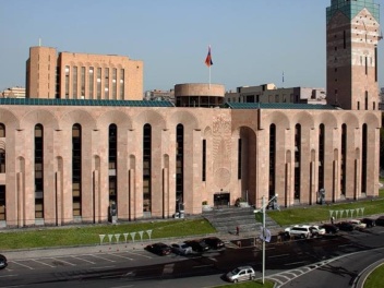 ԿԸՀ-ն Երևանի ավագանու ՔՊ խմբակցության անդամ Կիմա Աբրահամյանի մանդատը տրամադրել է Խորեն Հովհաննիսյանին