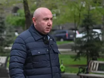 Այս ամենի ֆոնին իշխանավորների տրջիկ տալը կլկլոցների տակ շատ խորհրդանշական է․ Թևանյան