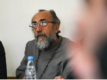 Երևան-Կենտրոն ՔԿՀ պետ Ռոբերտ Թամարյանը խախտում է Միքայել արքեպիսկոպոս Աջապահյանի իրավունքները