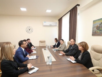 ԱՍՀ նախարարը և ԱՀԿ գրասենյակի ղեկավարը քննարկ...