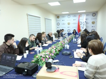 Մանասյանի գլխավորությամբ աշխատակազմում անցկաց...