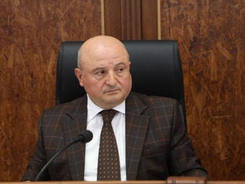 Մի քանի պատգամավոր և Լևոն Հարությունյանը Վարդ...