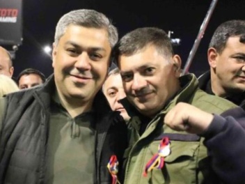 Խուզարկում են Խաչիկ Գալստյանի բնակարանը