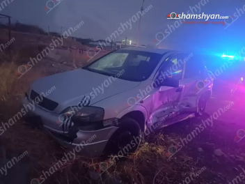 Արարատում «Opel»-ը hարվածել է շանը, մեկ այլ «...