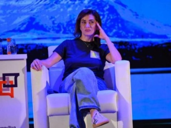 Խորհրդարան են գնում Աննա Հակոբյանի ընկերուհին...