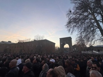 Ժողովուրդն ու Եկեղեցին միասնական են՝ ընդդեմ իշխանության հակաեկեղեցական արշավի. «Փաստ»