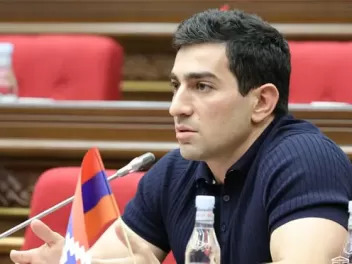 Հրապարակում ես սեփական թերթիցդ հոդված ու սա ո...