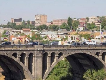 Քաղաքացին ցանկացել է նետվել Երևանի Հաղթանակ կ...