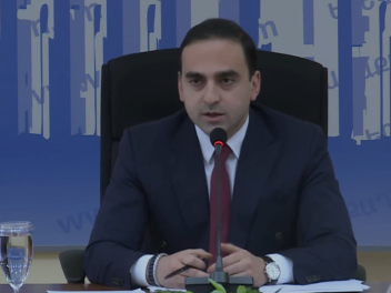 Պետք է մարդատար ավտոմեքենաներից մարդկանց տեղափոխենք դեպի հանրային տրանսպորտ․ Ավինյան