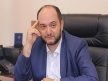 Փաշինյանը կոշտ խոսակցություն է ունեցել Արայիկ Հարությունյանի հետ. «Իրավունք»