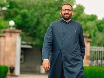 Ինչու է կալանավորվել Արշակ Սրբազանը. Թևանյան