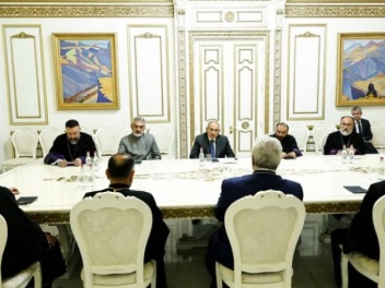 Չեն հասկանում, թե ինչ կեղտաջրի մեջ են փորձում «մաքրվել». «Փաստ»