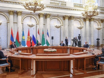 Էրմիտաժի Ձմեռային պալատի Մեծ գահասրահում մեկն...