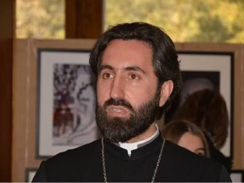 Տեր Ասողիկ աբեղա Կարապետյանին հրավիրել են ՀՀ քննչական կոմիտե՝ հարցաքննության. «Ժողովուրդ»