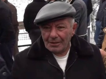 Վեհափառին քարով «տփելnւ, uատկացնելnւ» կոչ անե...