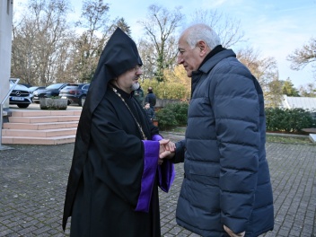 Խաչատուրյանն այցելել է Ժնևի Սուրբ Հակոբ եկեղե...