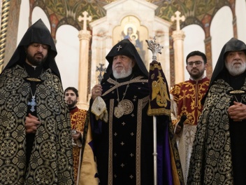 Մայր Տաճարում աղոթք ու խոնարհում՝ հայրենիքի պ...