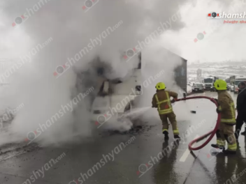 Երևան-Գյումրի ճանապարհին բեռնատար է այրվել