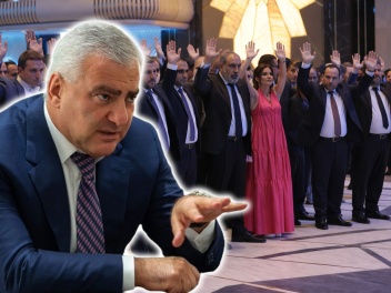 Սկսվեց փոքրիկ խմբակի բացահայտ տապալումը. Ժամա...